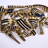 Souvenir d'un ange I 2023  Wall sculpture - Welded steel, powder coated - 47 x 64 x 10 cm