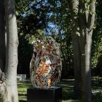 Eclosion 2026 Acier soudé peint - 125 x 95 x 75 cm - Pièce unique (Collection privée)